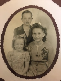 1944 Jackie, Ron, Sharon.jpg